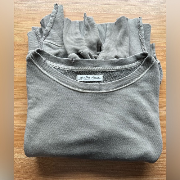 NWOT Free People Camden Pullover Size: XS in Dolphin - Picture 2 of 2